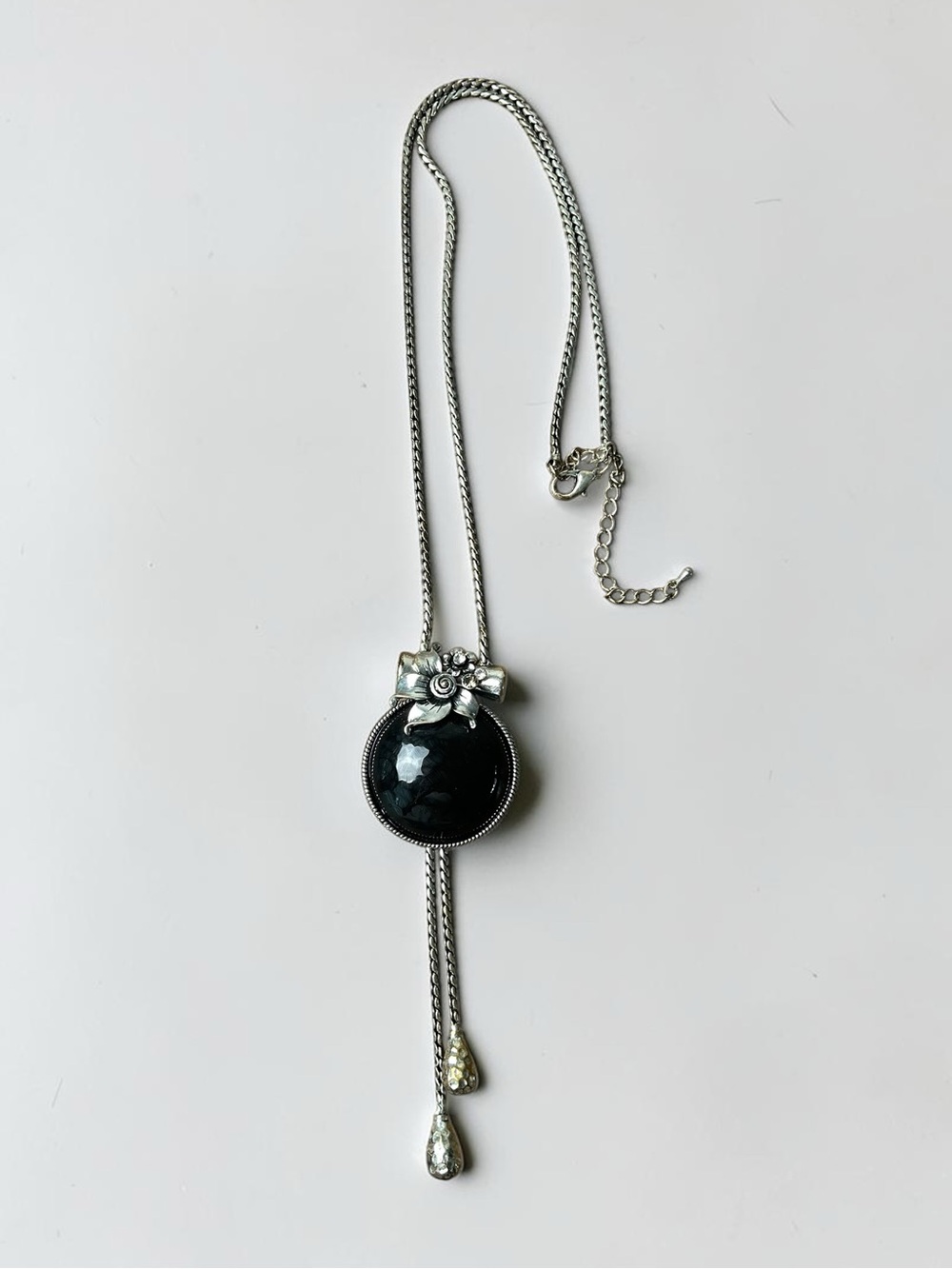Vintage Silver Tone Black Pendant Lariat Necklace